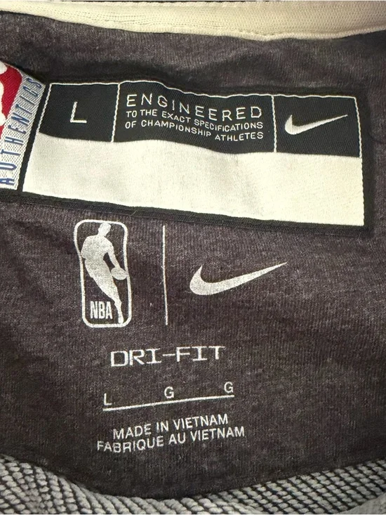 Nike Dri-FIT NBA Logo KINGS Crewneck Sweatshirt Charcoal Gray - Picture 2 of 11